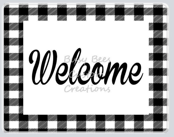 Black and  White Welcome Wreath Sign